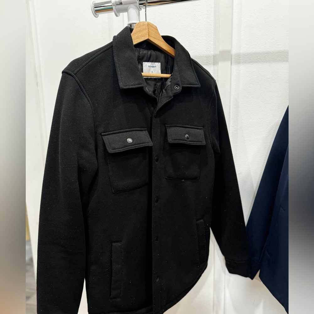Old Navy black comfy casual sweater/coat, like new, no stains or rips. Medium.